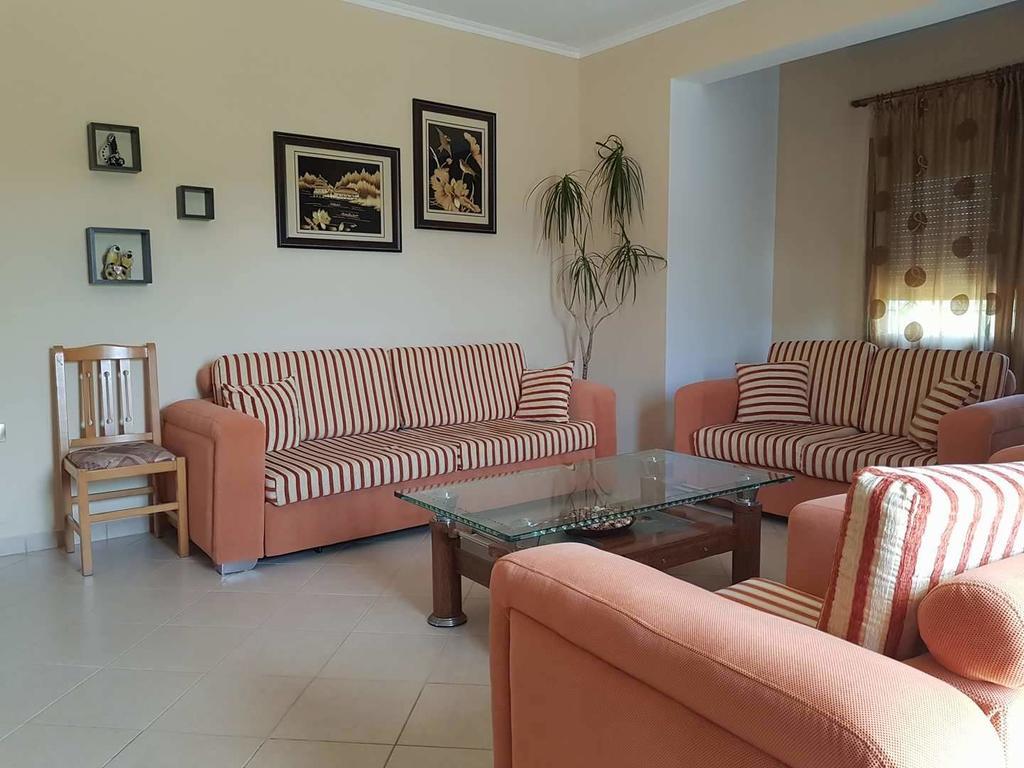Eglent'S Tourist House Hotel ซารานเดอ ภายนอก รูปภาพ